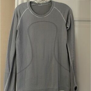 LULULEMON Run Swiftly Black/White Striped Long Sleeve Top size 6 (I think)